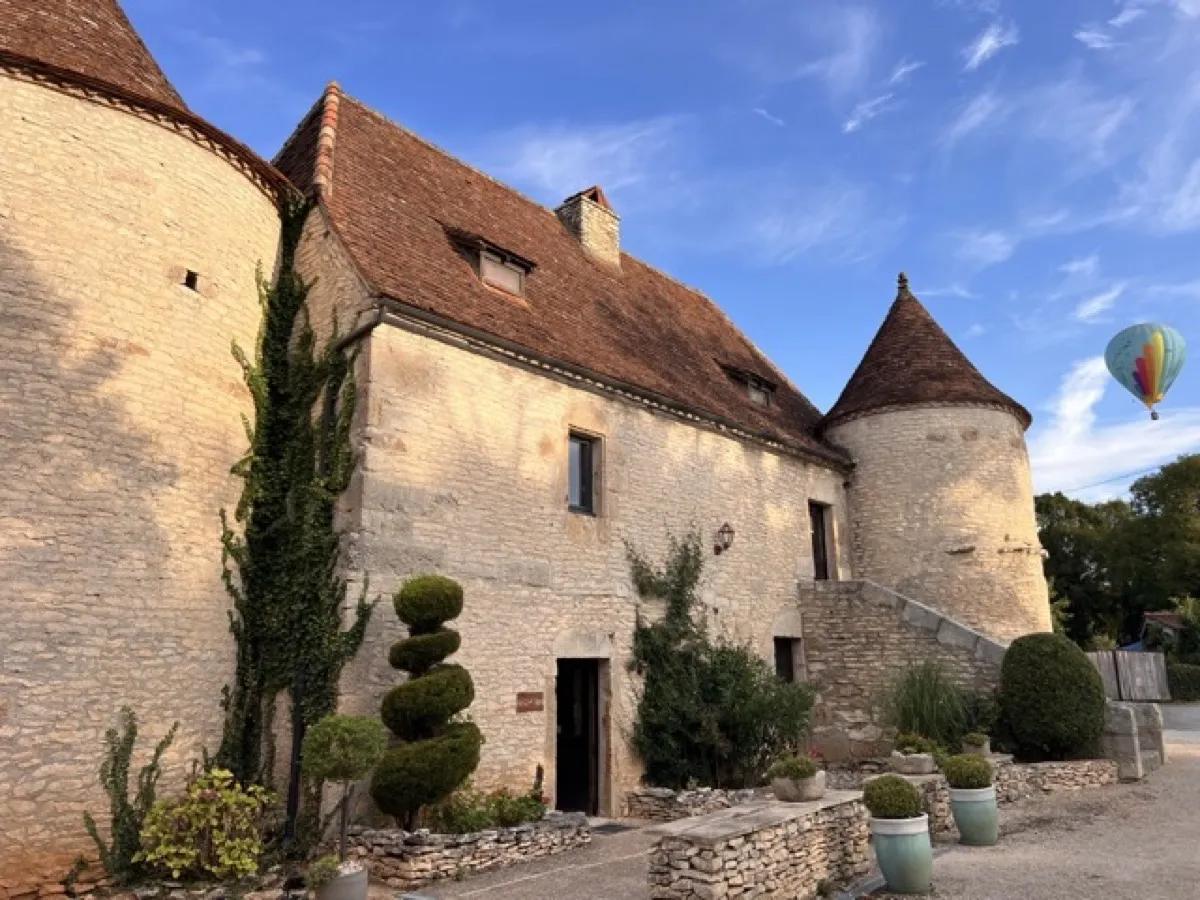 Hôtel Les Vieilles Tours - Vue 10