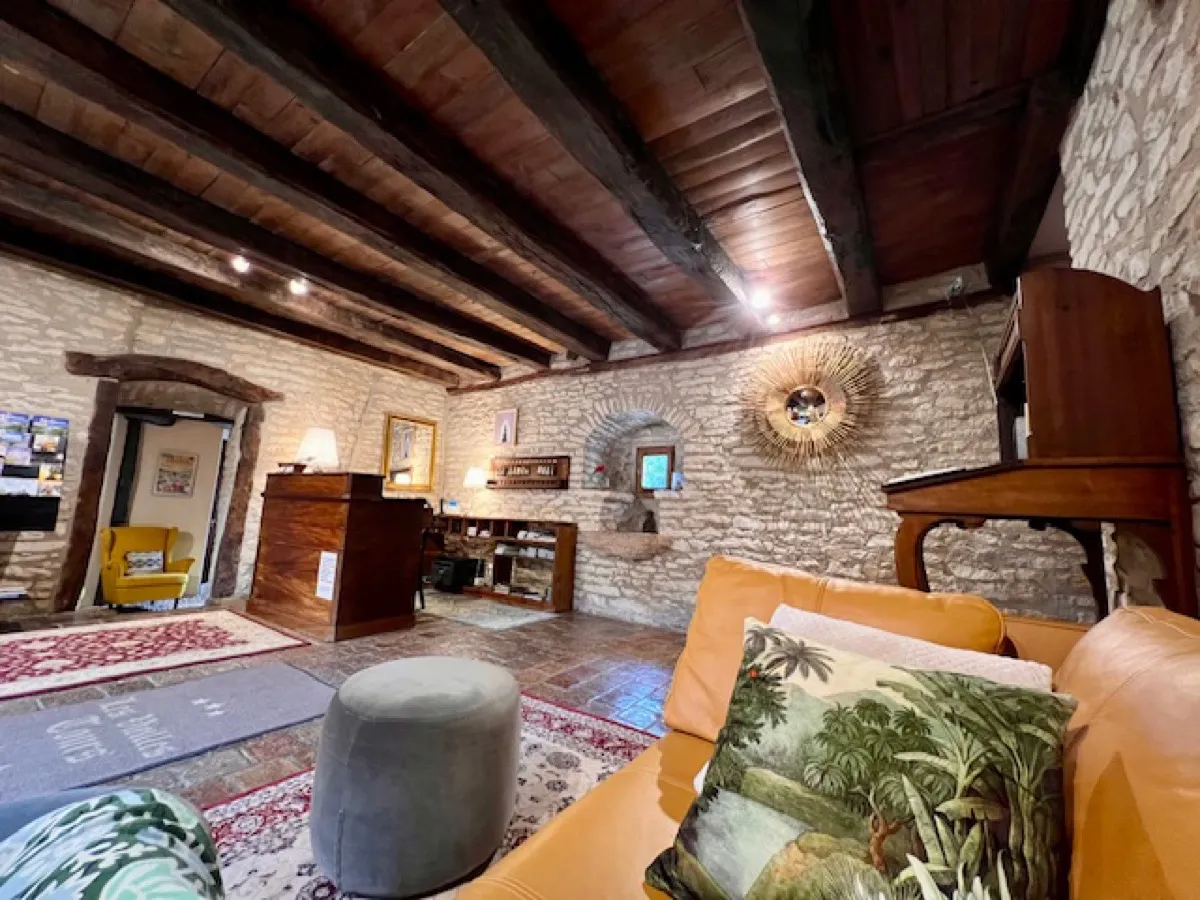 Hôtel Les Vieilles Tours - Vue 11