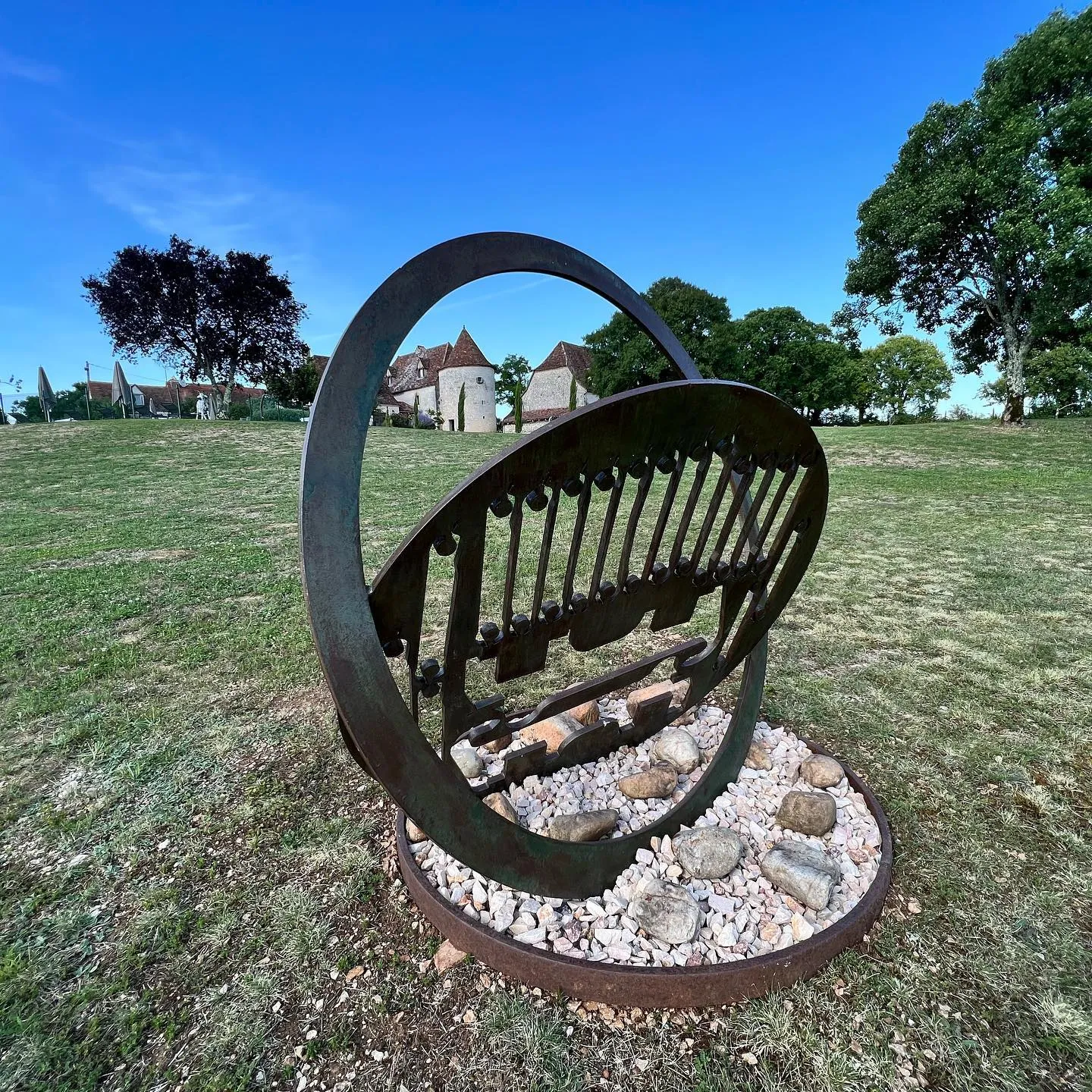 Sculpture artistique parc Hôtel Les Vieilles Tours