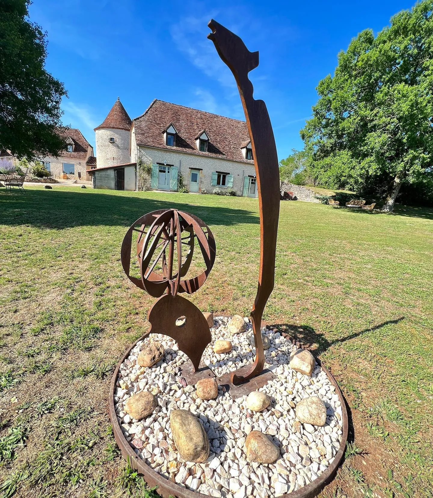 Sculpture oiseau parc Hôtel Les Vieilles Tours