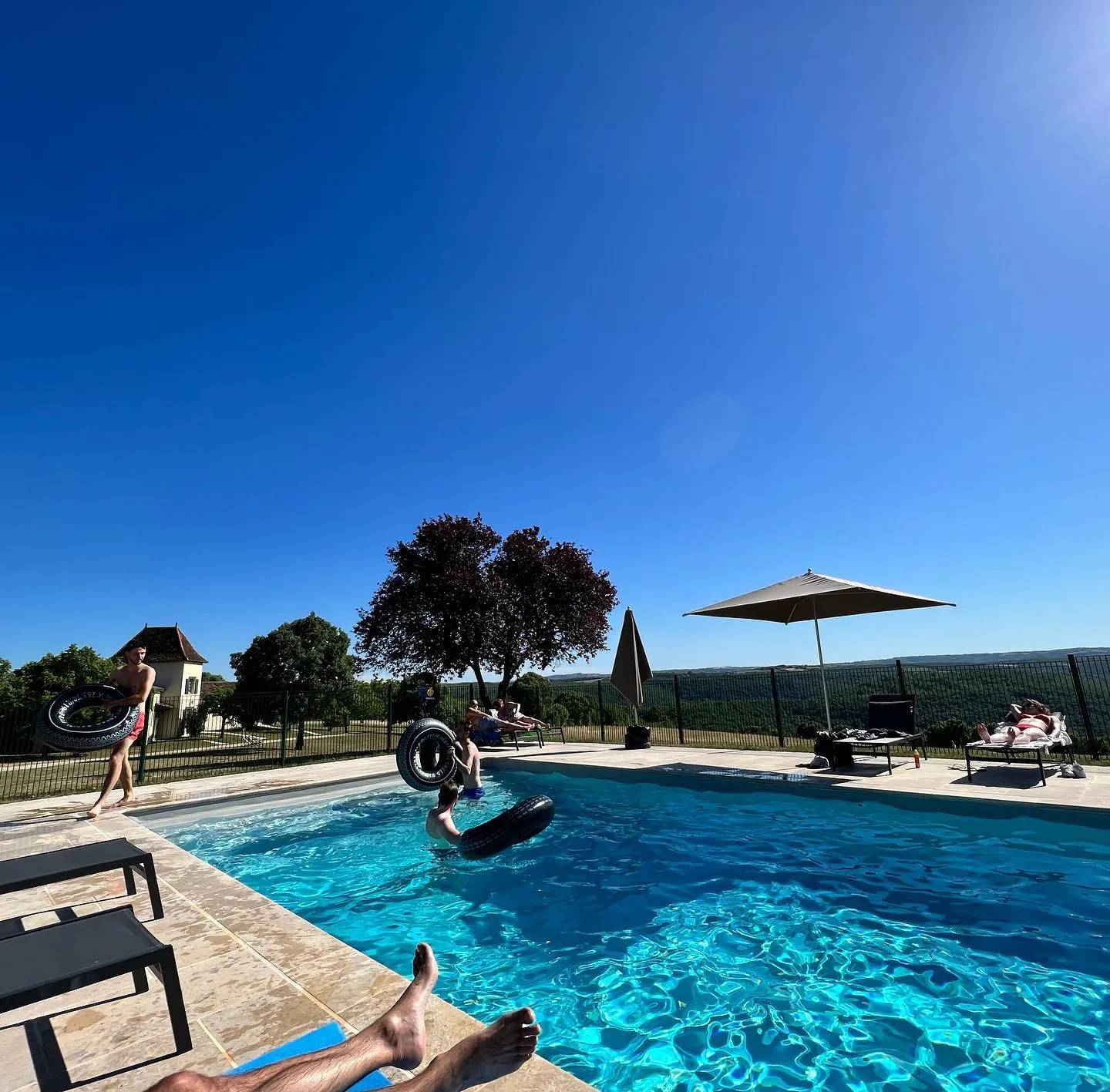 Piscine animée été Hôtel Les Vieilles Tours Rocamadour