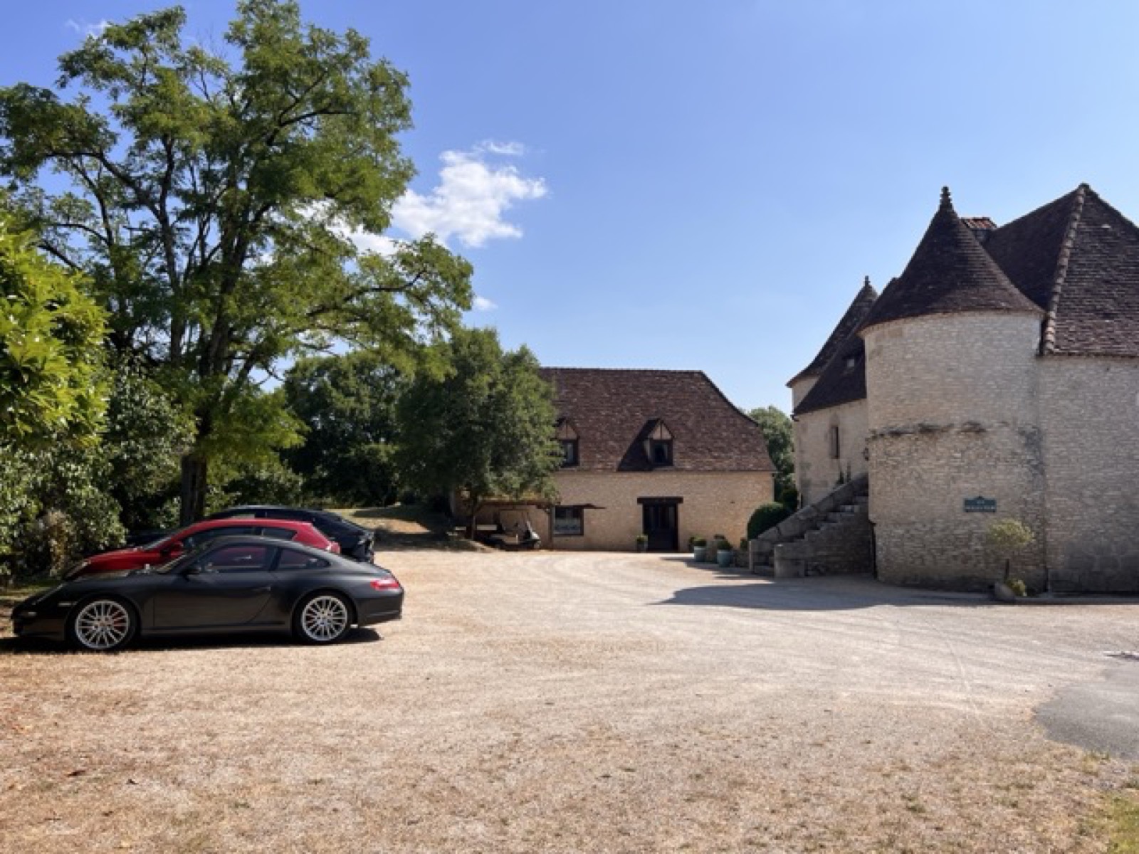 Accès parking privatif - Hôtel Les Vieilles Tours Rocamadour