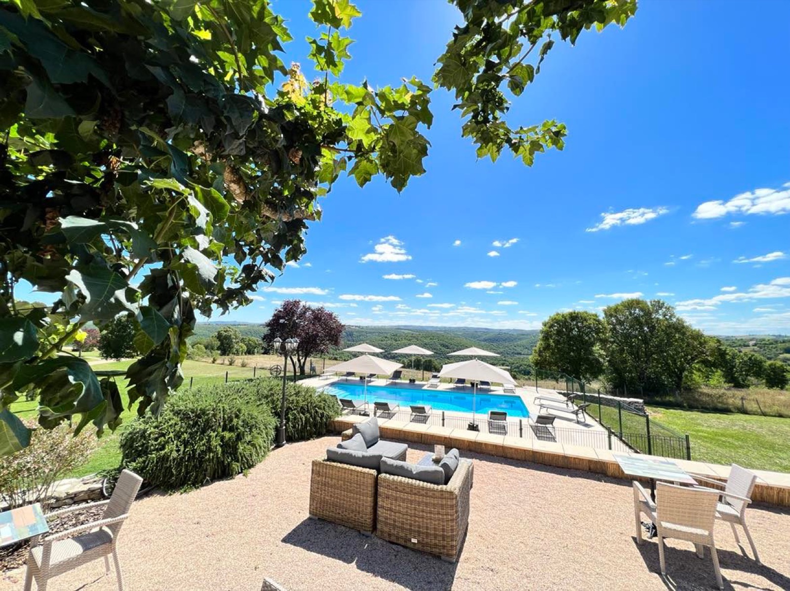 Espace détente piscine - Hôtel Les Vieilles Tours