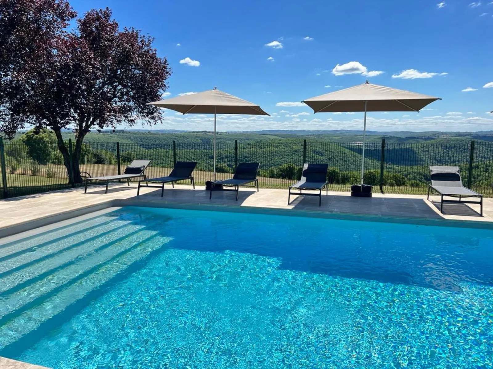 Pool valley view - Hotel Les Vieilles Tours