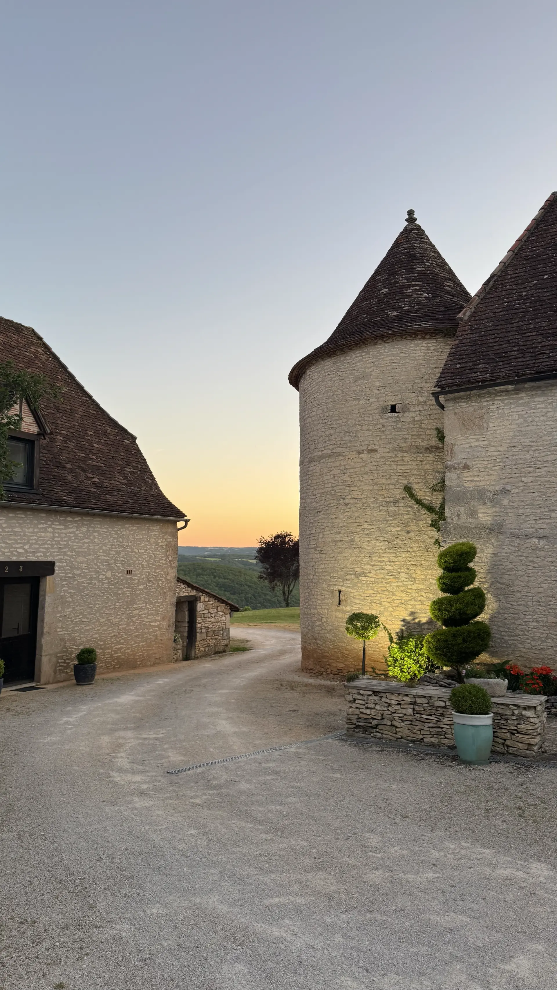 Vue imprenable sur la cité médiévale de Rocamadour depuis l'hôtel